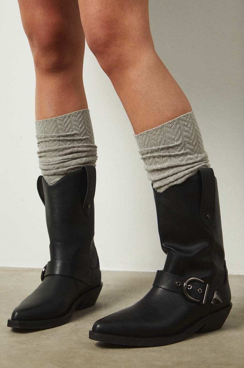 Medicine cizme culoarea negru, cu toc drept