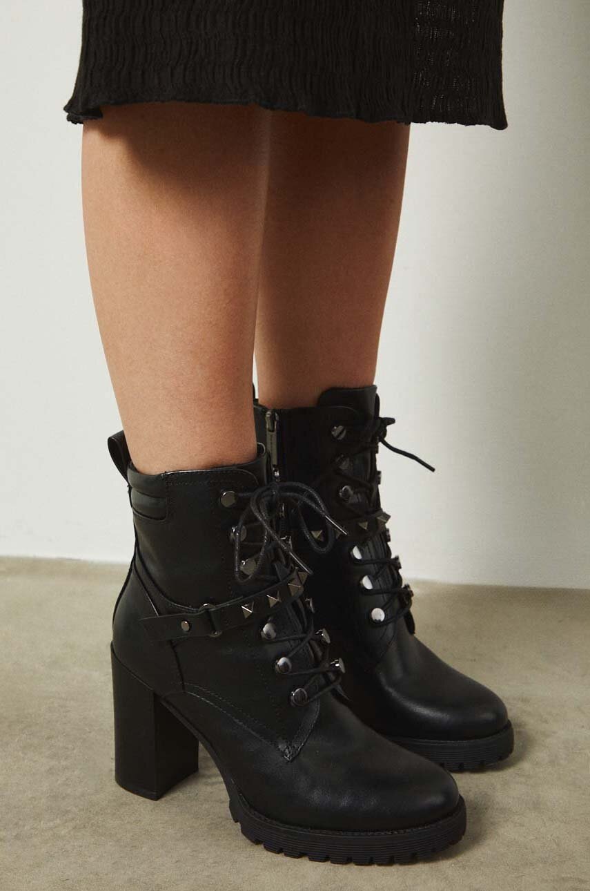 Μποτάκια Medicine χρώμα: μαύρο φωτογραφία