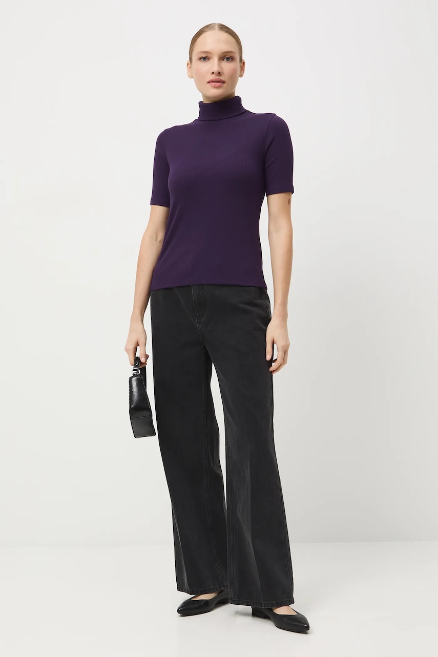 Medicine tricou culoarea violet, cu guler
