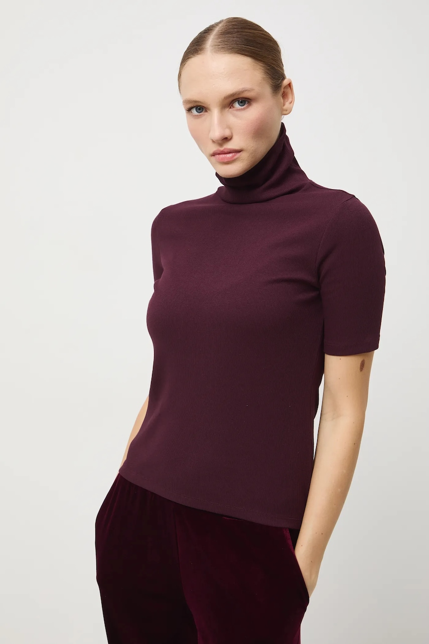 Medicine tricou culoarea bordo, cu guler