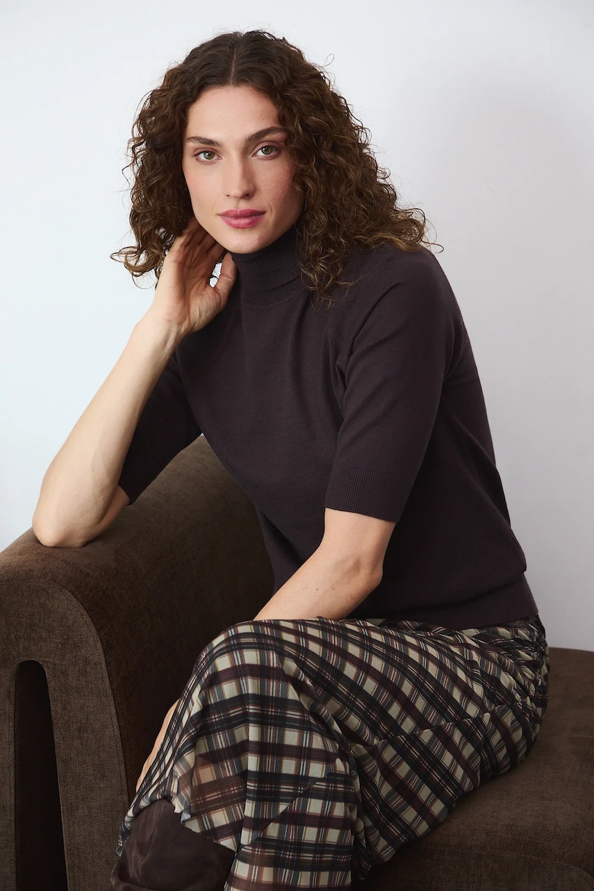 Medicine tricou culoarea maro, cu guler