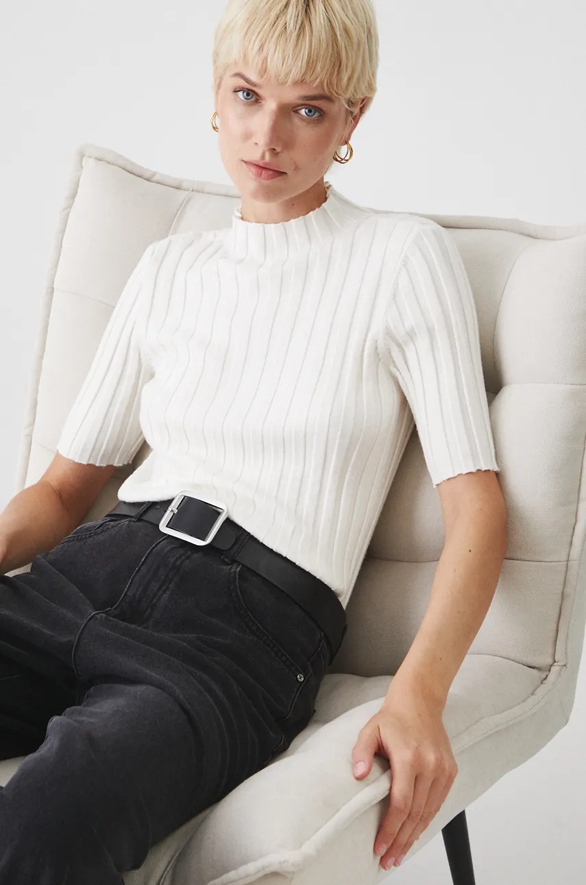 

Тениска Medicine в бежово с ниско поло, Бежов