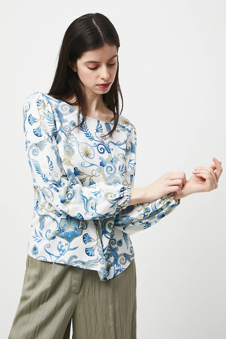 Medicine bluză culoarea bej, cu imprimeu