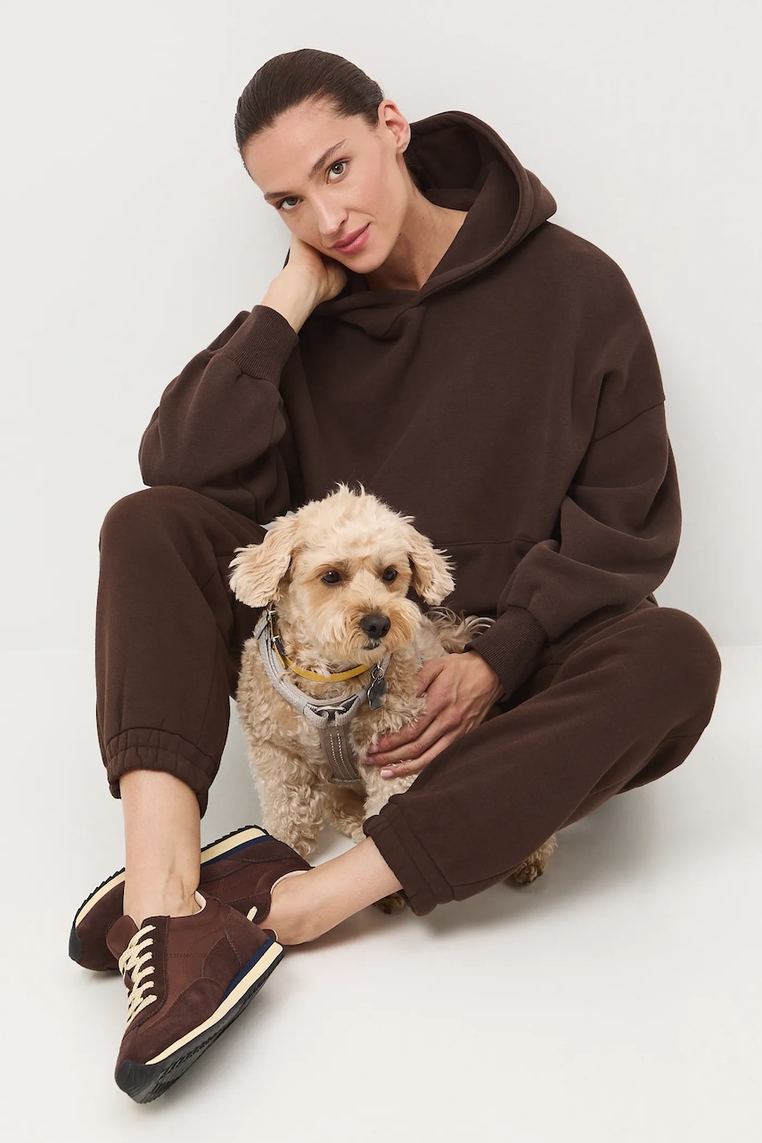 Medicine bluză culoarea maro, cu glugă, uni