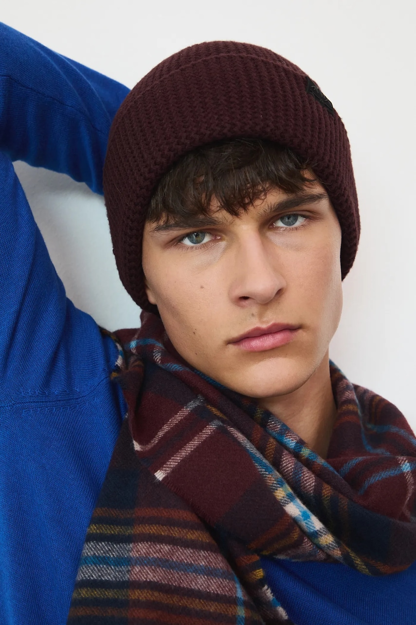 Medicine caciula culoarea bordo