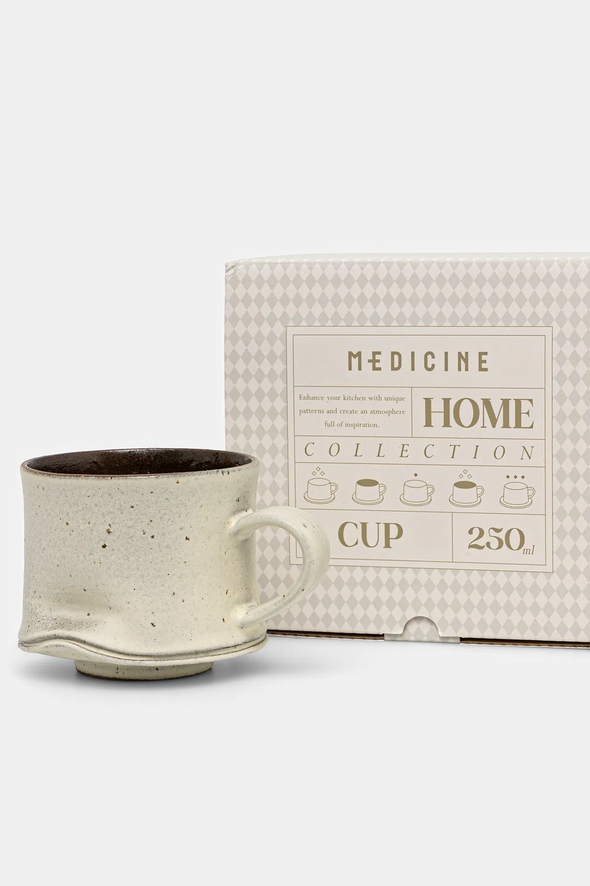Φλιτζάνι Medicine χρώμα: μπεζ φωτογραφία