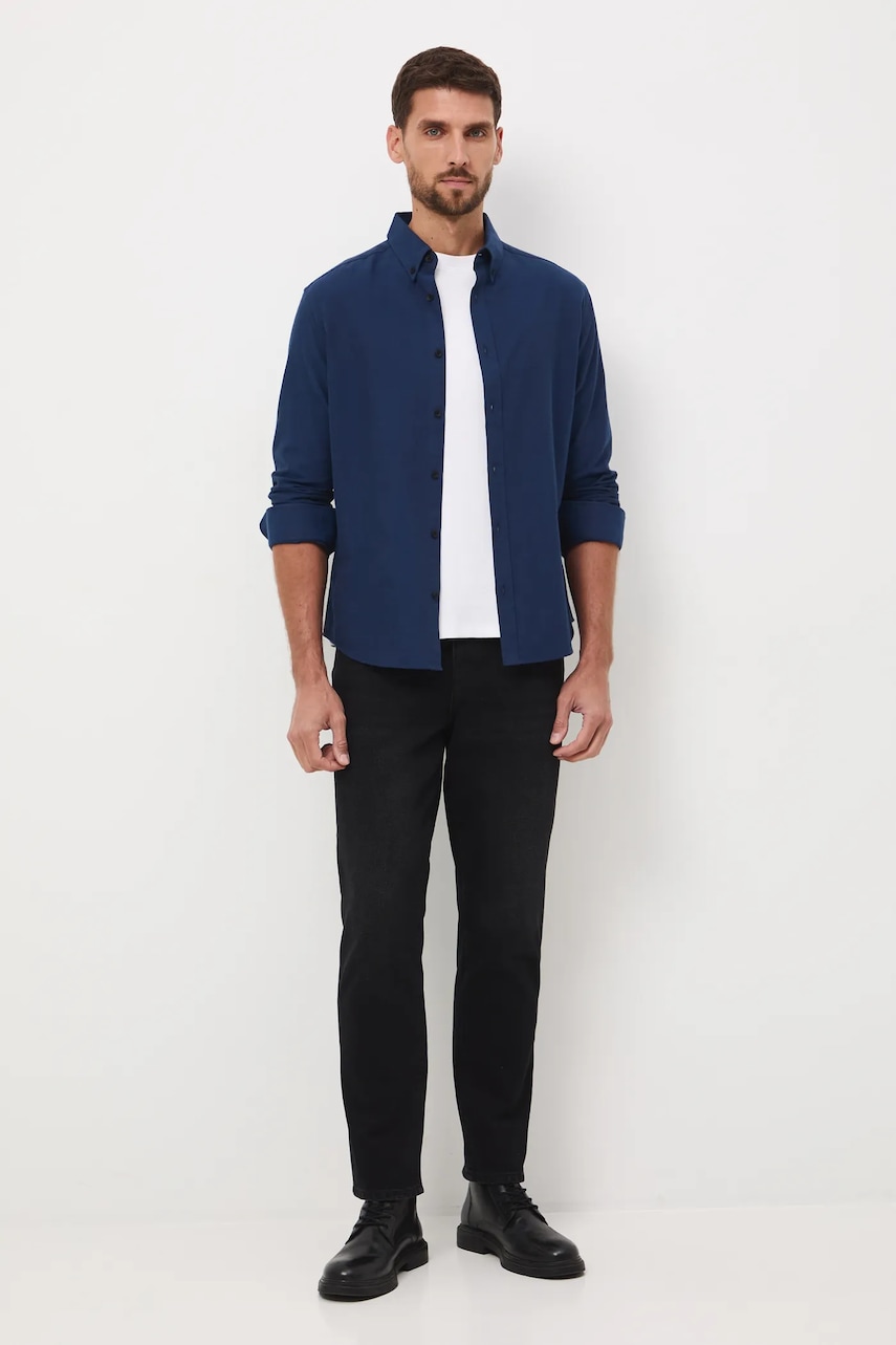 Medicine camasa culoarea albastru marin, cu guler button-down, slim