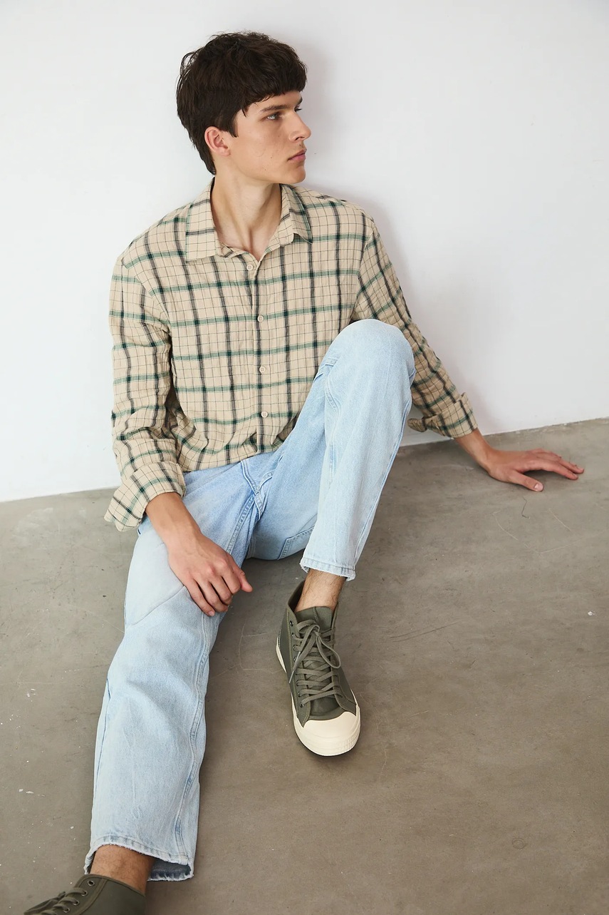 Medicine cămașă culoarea bej, cu guler clasic, regular