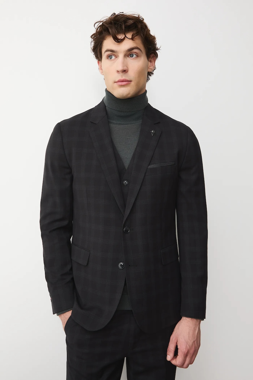 Medicine sacou culoarea negru