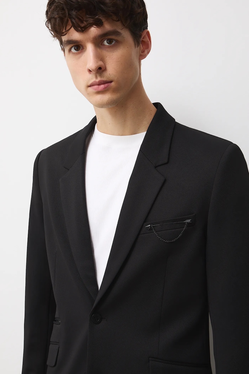 Medicine sacou culoarea negru