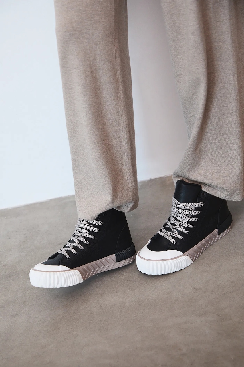 Medicine teniși culoarea negru