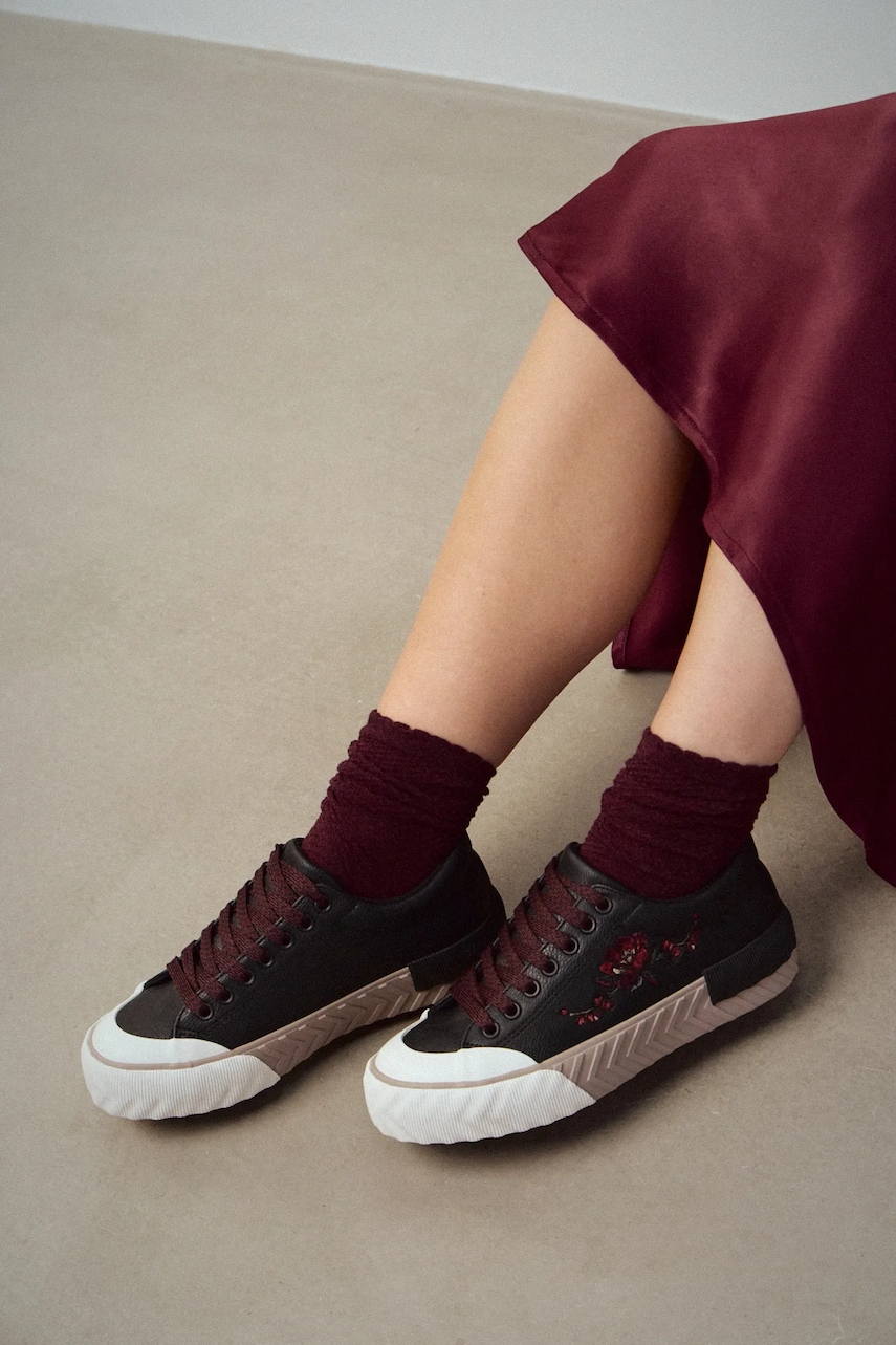 Medicine teniși culoarea negru