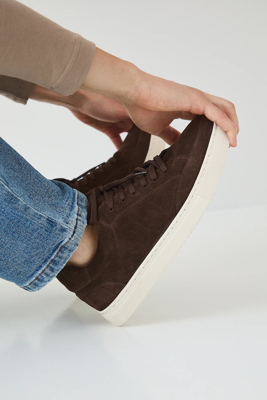 Medicine tenisi din piele intoarsa culoarea maro