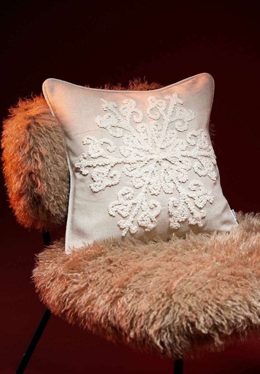 Medicine fata de perna decorativa culoarea bej