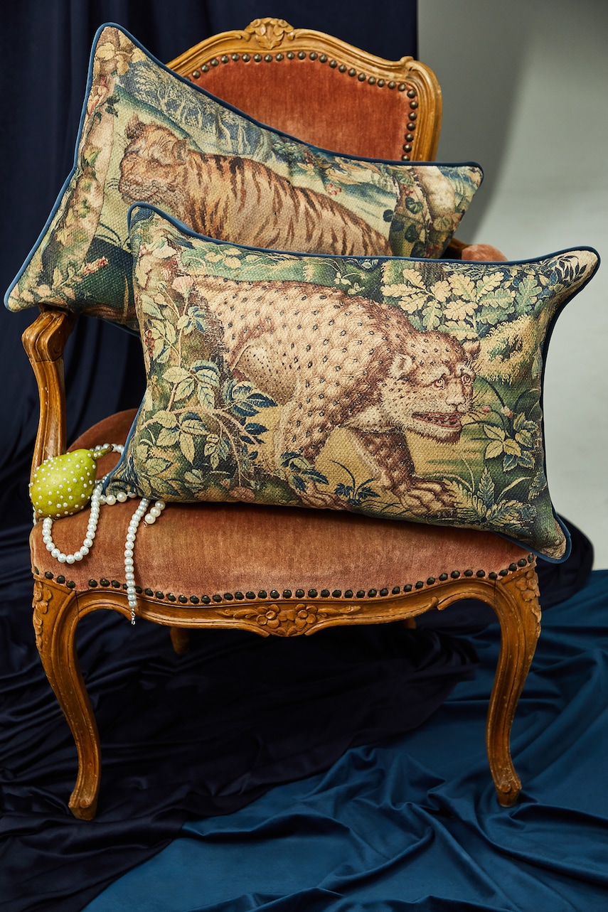 Medicine fata de perna decorativa