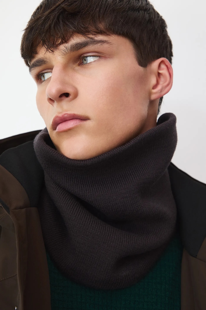 Medicine fular impletit culoarea maro, neted