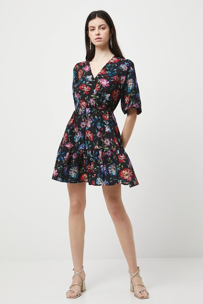 Medicine rochie culoarea negru, mini, evazati