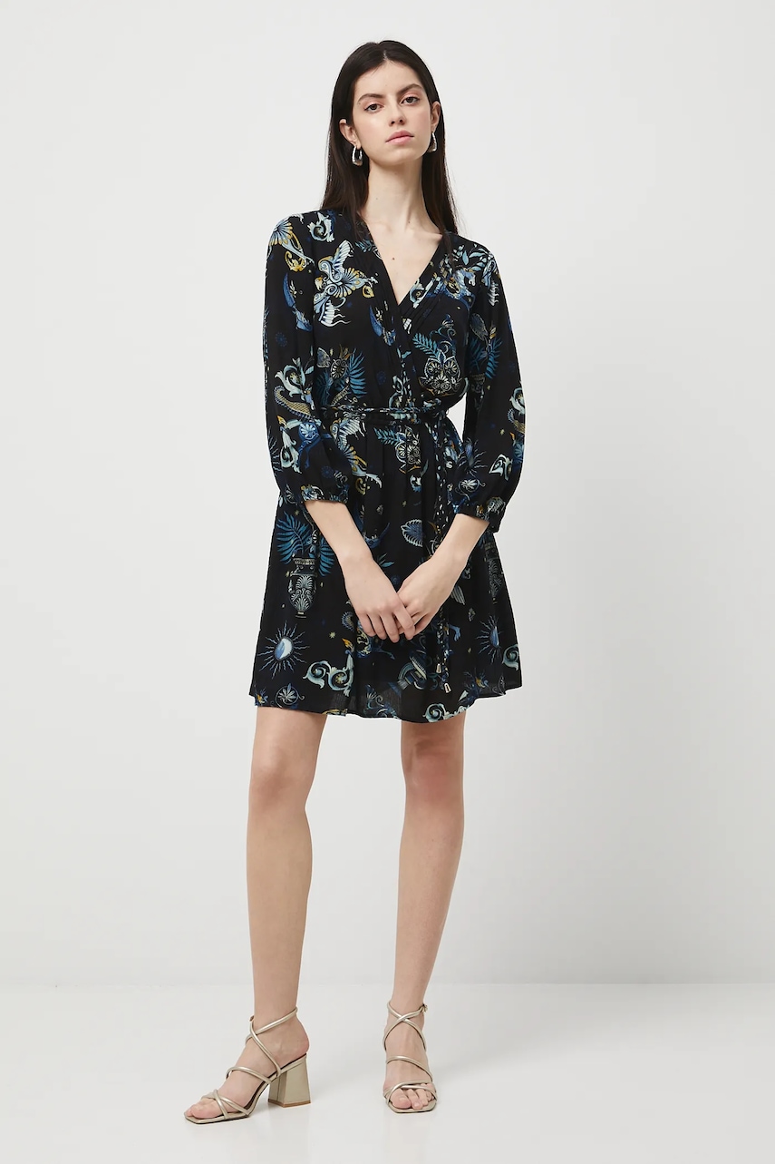 Medicine rochie culoarea negru, mini, evazati