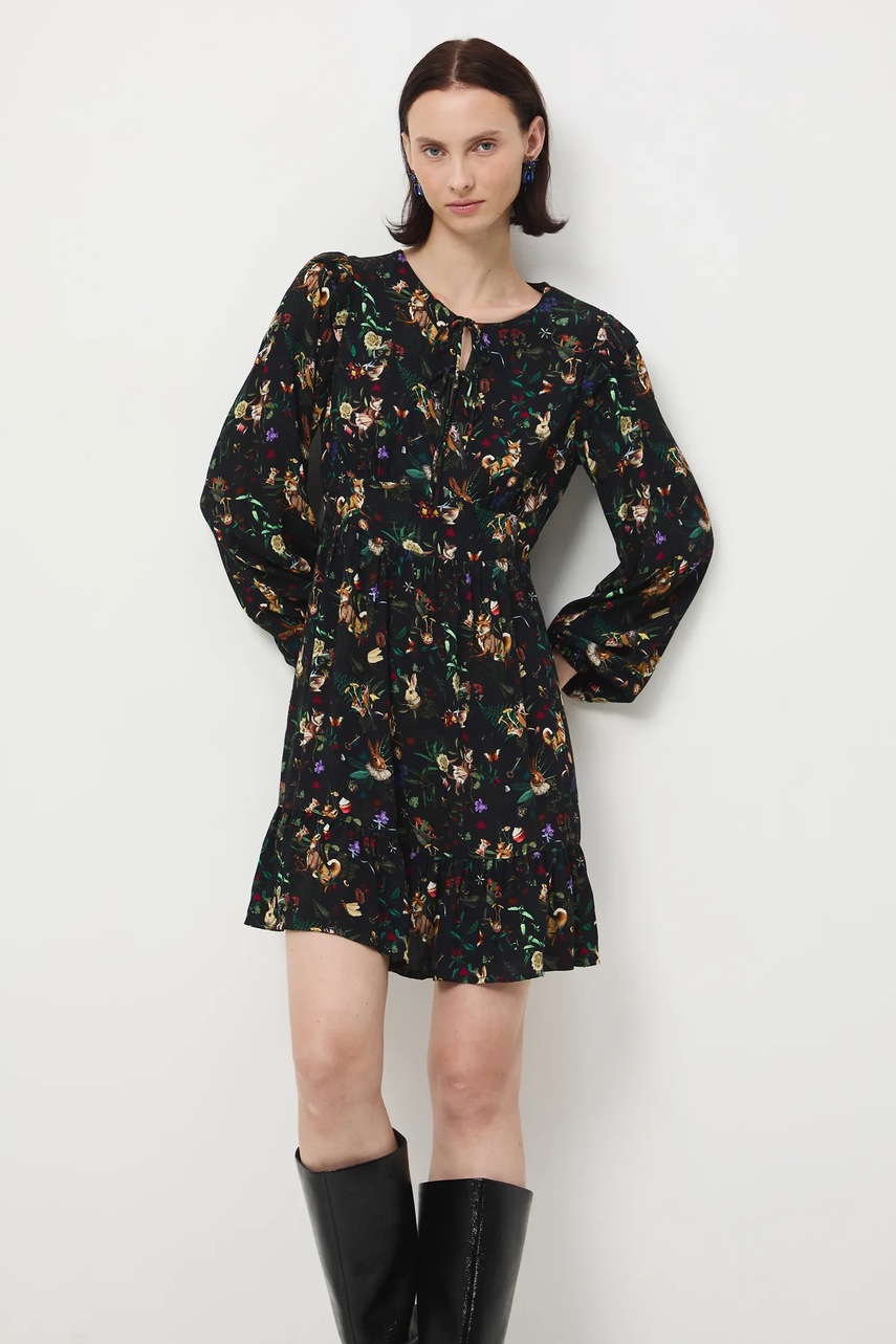 Medicine rochie culoarea negru, mini, evazati