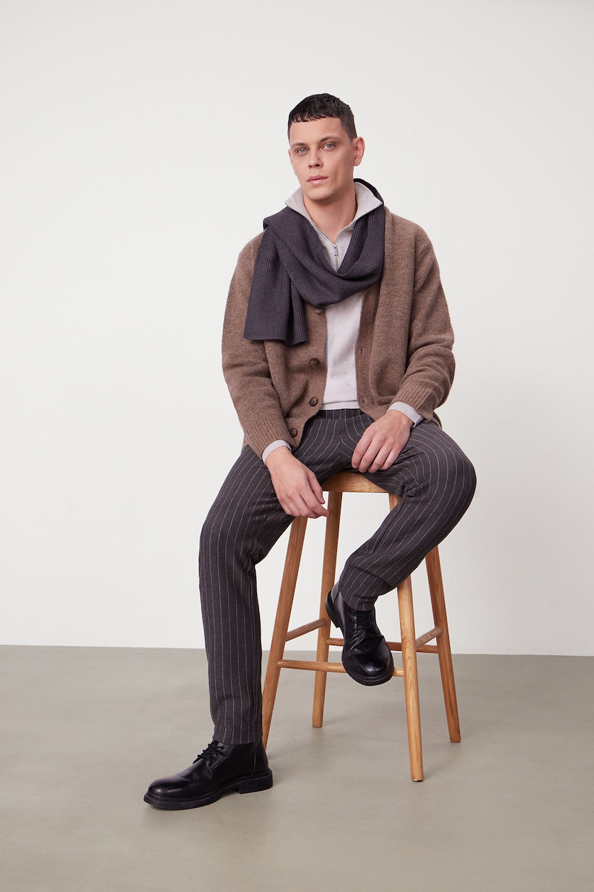 Medicine cardigan culoarea maro