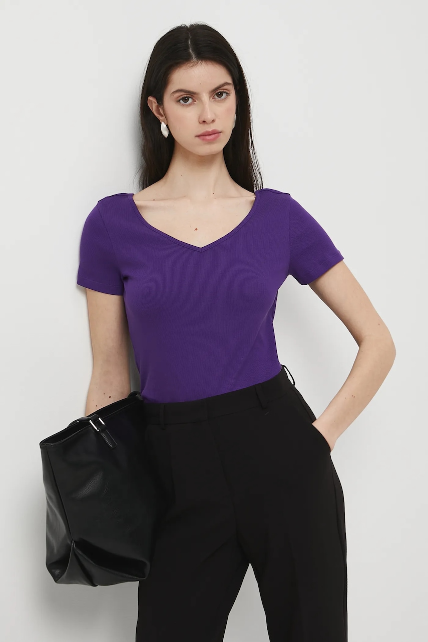 Medicine tricou culoarea violet