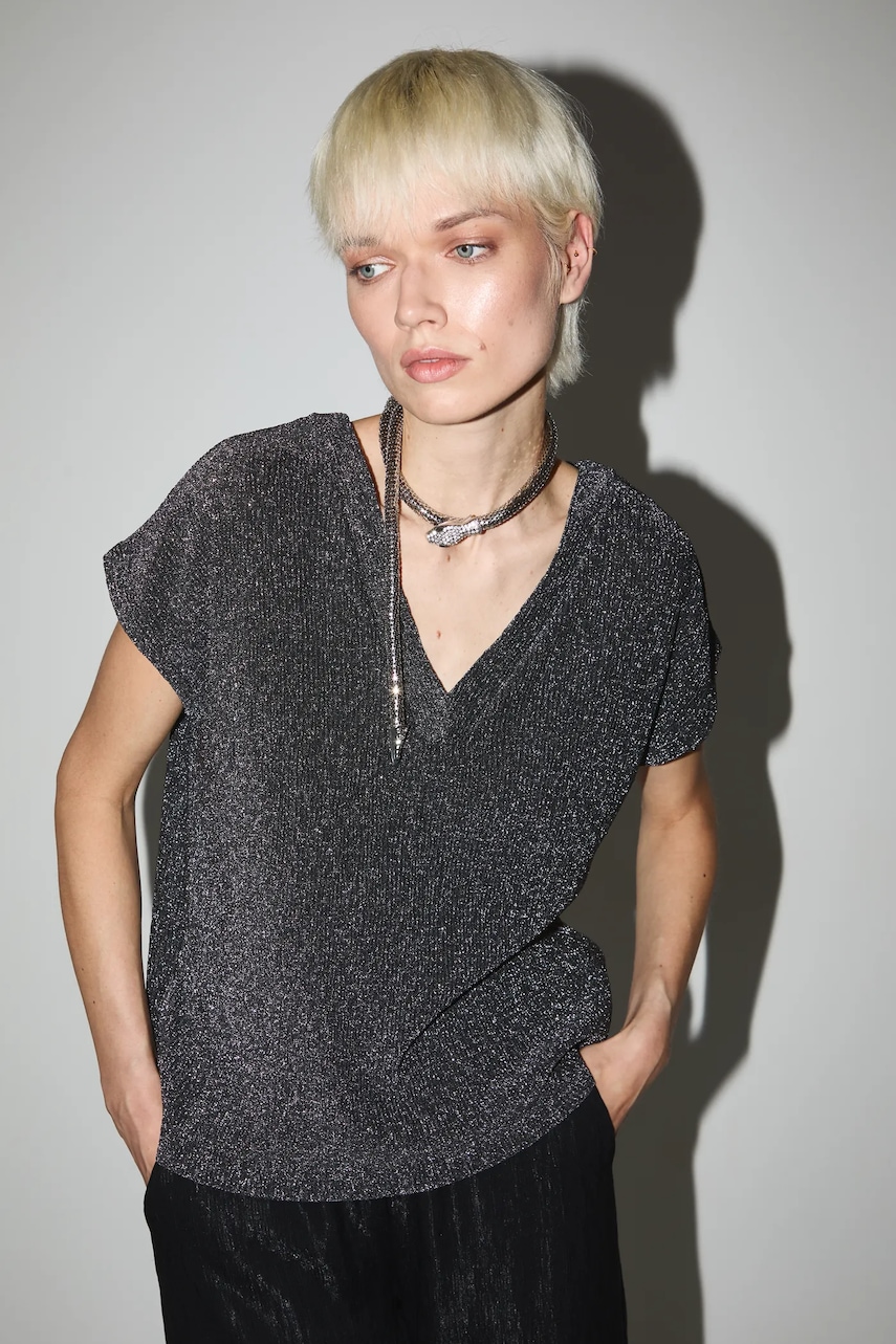 Medicine tricou culoarea argintiu