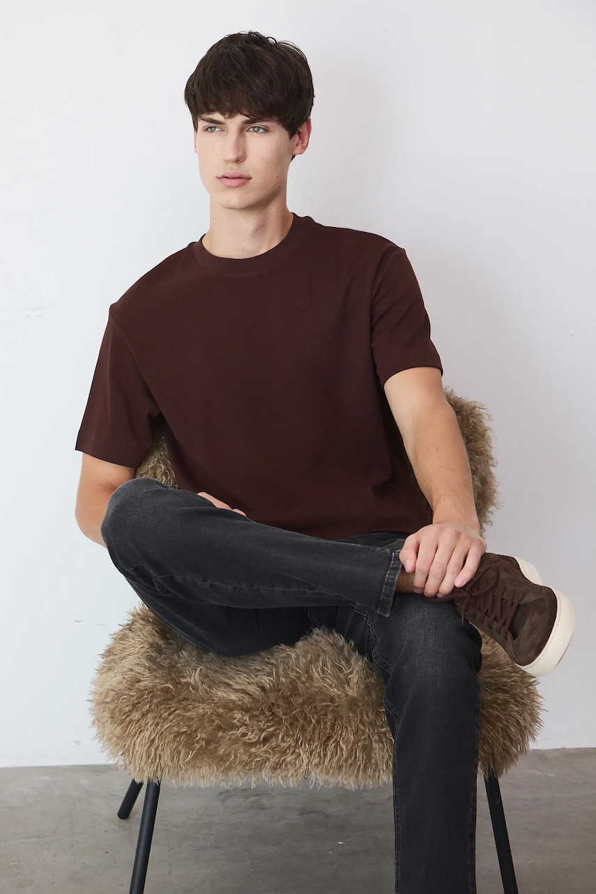 Medicine tricou din bumbac culoarea maro, neted