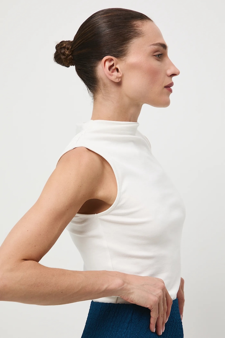 Medicine top culoarea bej, cu turtleneck