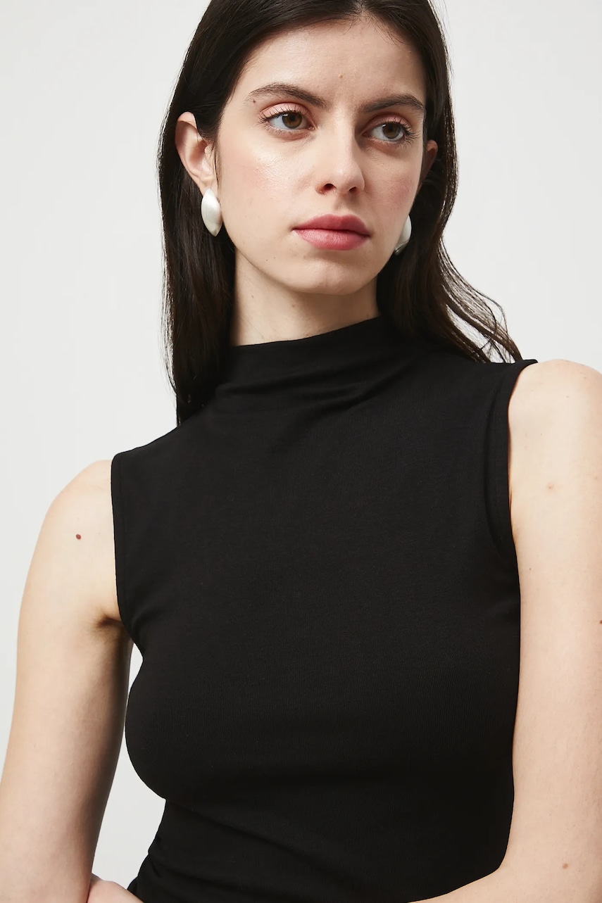 Medicine top culoarea negru, cu turtleneck