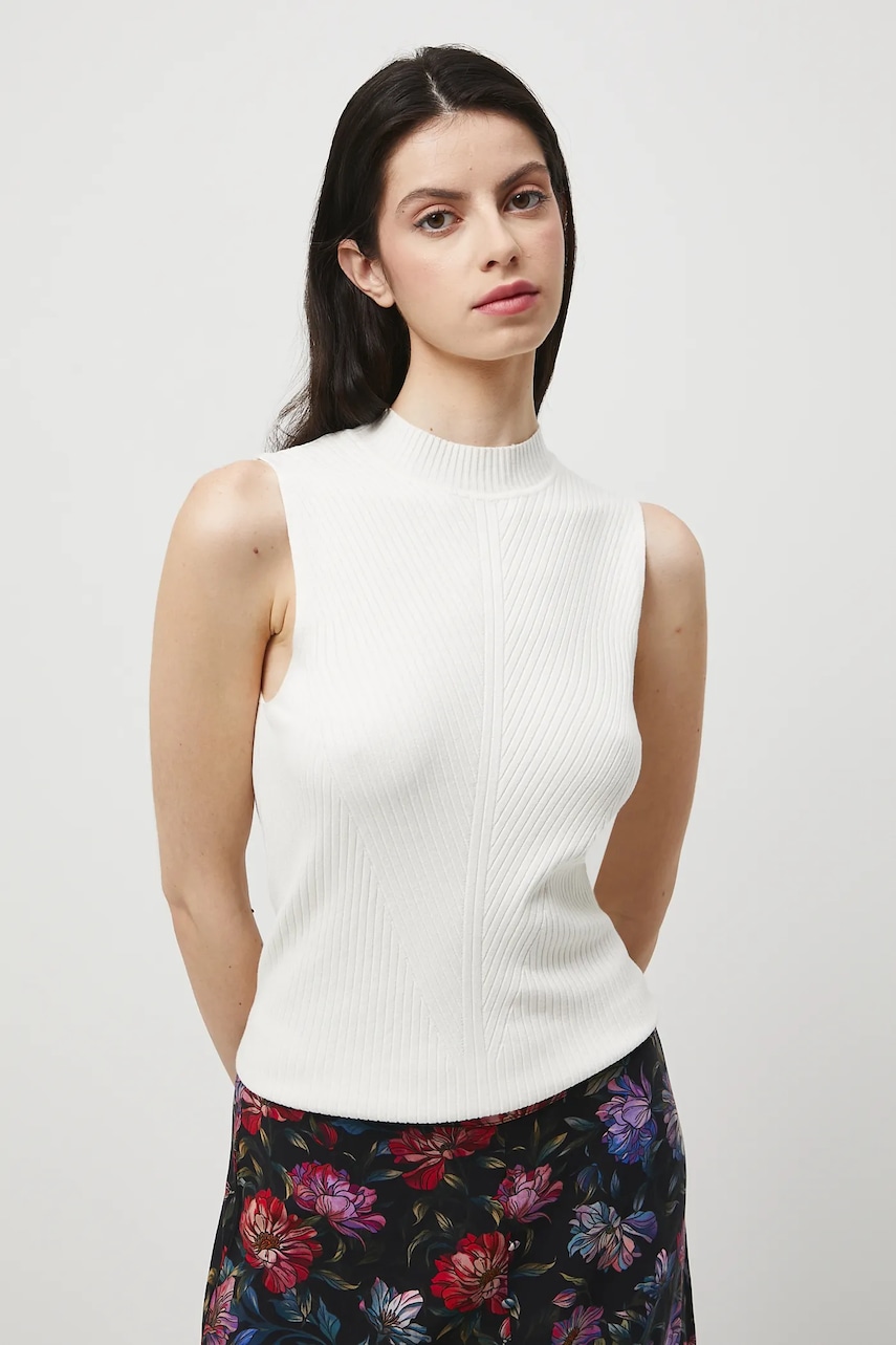 Medicine top culoarea bej, cu turtleneck
