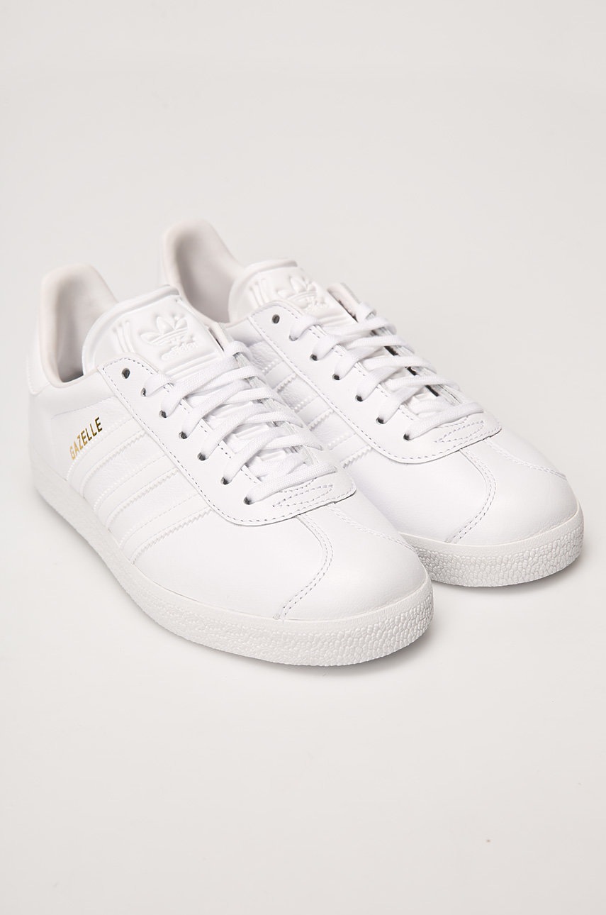 

Ботинки adidas Originals BB5498 цвет белый на плоском ходу