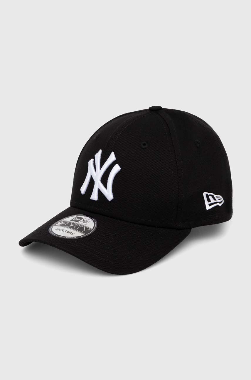 Bavlněná baseballová čepice New Era černá barva, s aplikací - černá - 100 % Bavlna