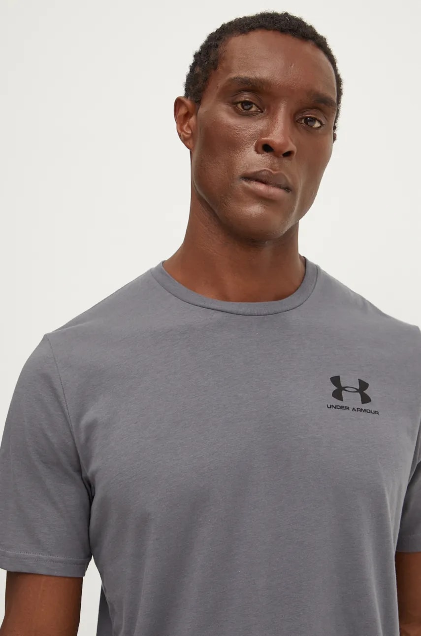 Under Armour tricou SPORTSTYLE LEFT CHEST barbati, culoarea gri, neted, 1326799 Under Armour tricou SPORTSTYLE LEFT CHEST barbati, culoarea gri, neted, 1326799