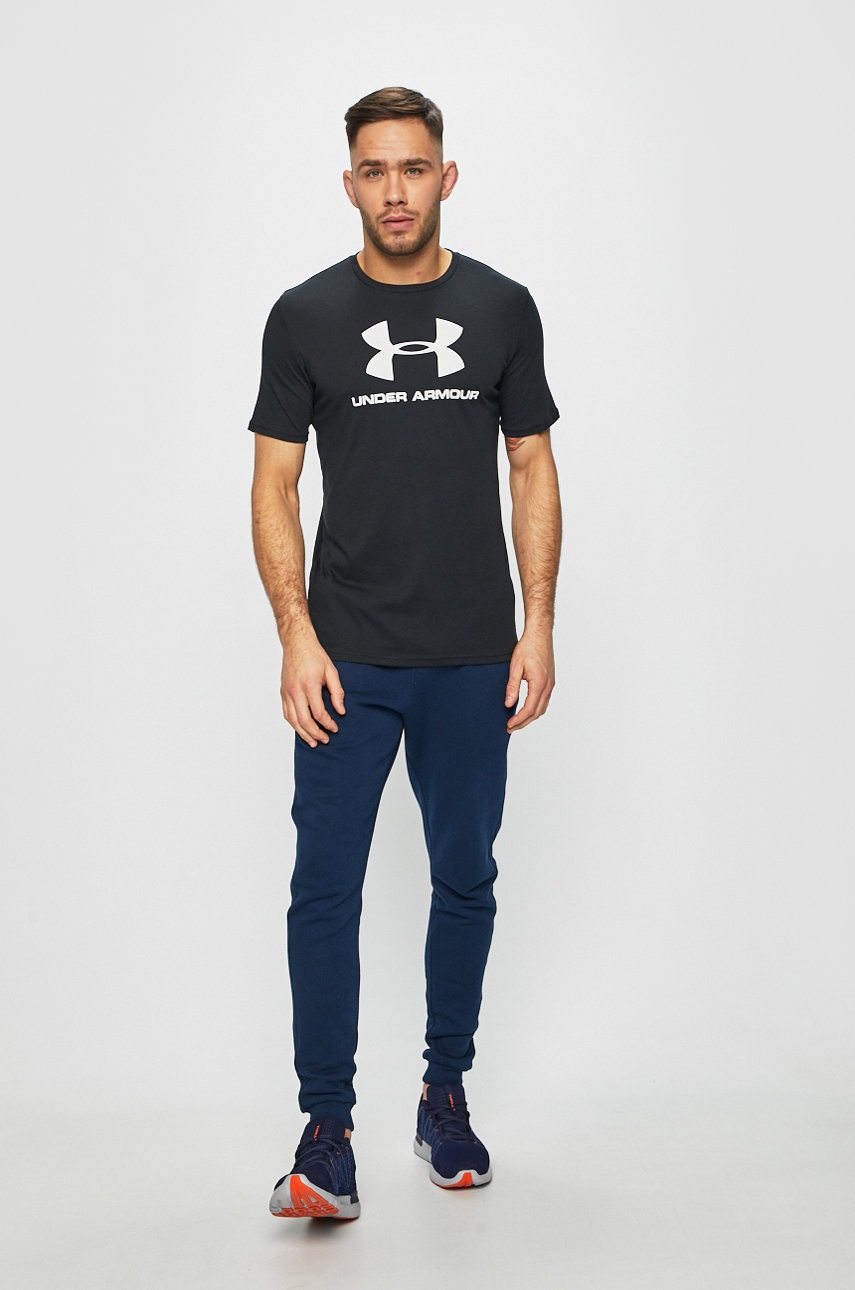 

Футболка Under Armour 1329590 цвет чёрный с принтом
