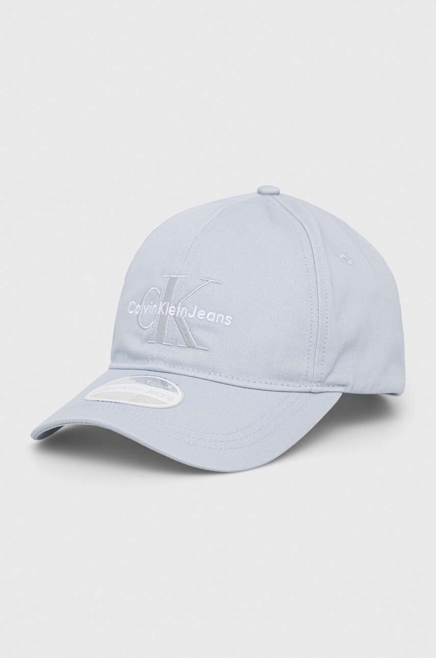 

Шапка Calvin Klein Jeans в синьо с изчистен дизайн, Син