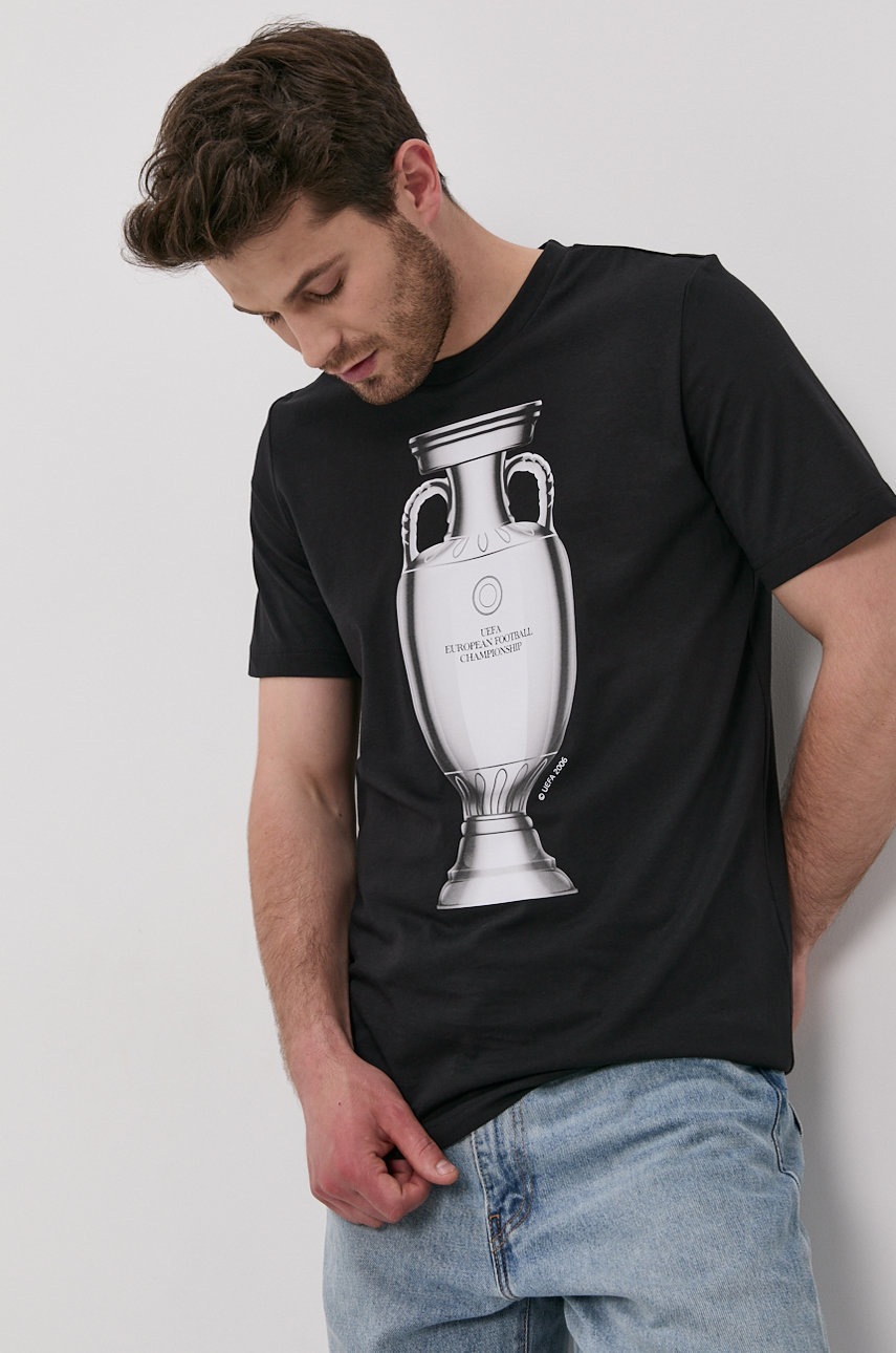 

Футболка adidas Originals UEFA Emblem мужская цвет чёрный с принтом