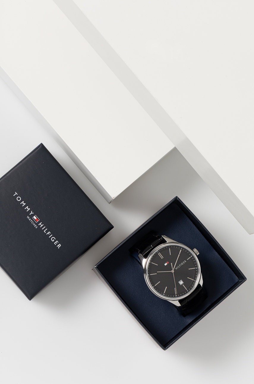 

Tommy Hilfiger - Часы