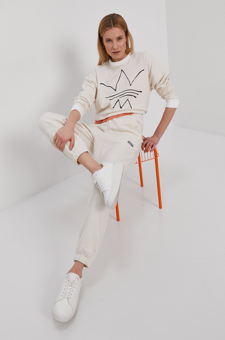 

Кофта adidas Originals женская цвет бежевый с аппликацией