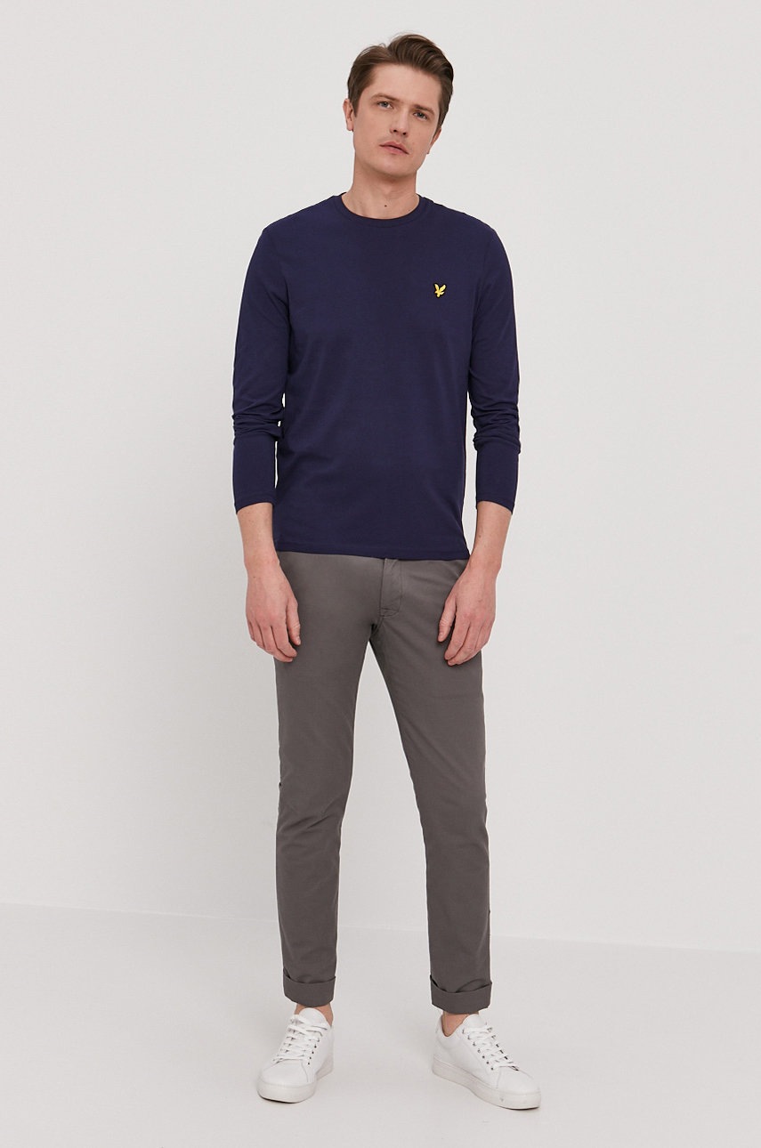 

Лонгслив Lyle & Scott мужской цвет синий гладкий