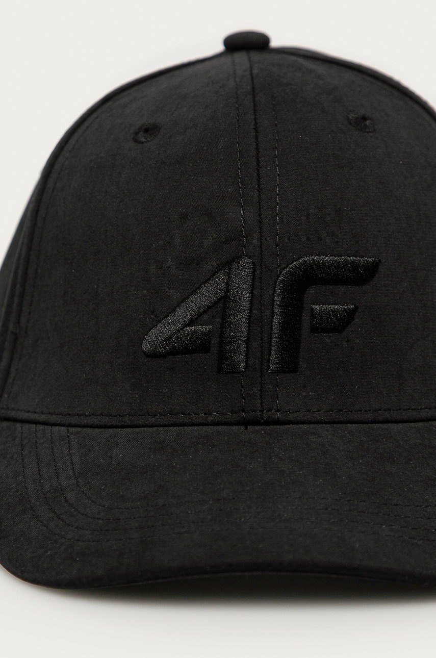

Шапка 4F цвет чёрный с аппликацией