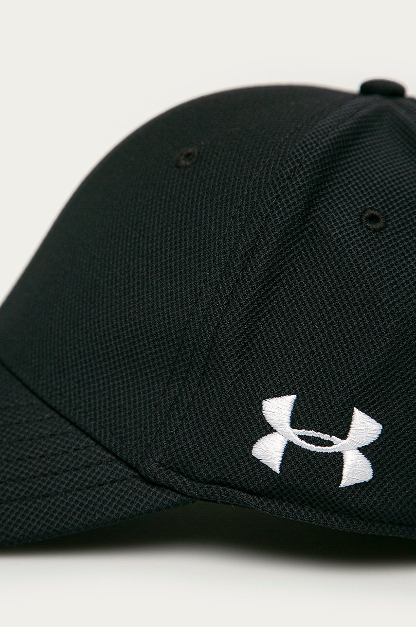 

Шапка Under Armour колір чорний гладка
