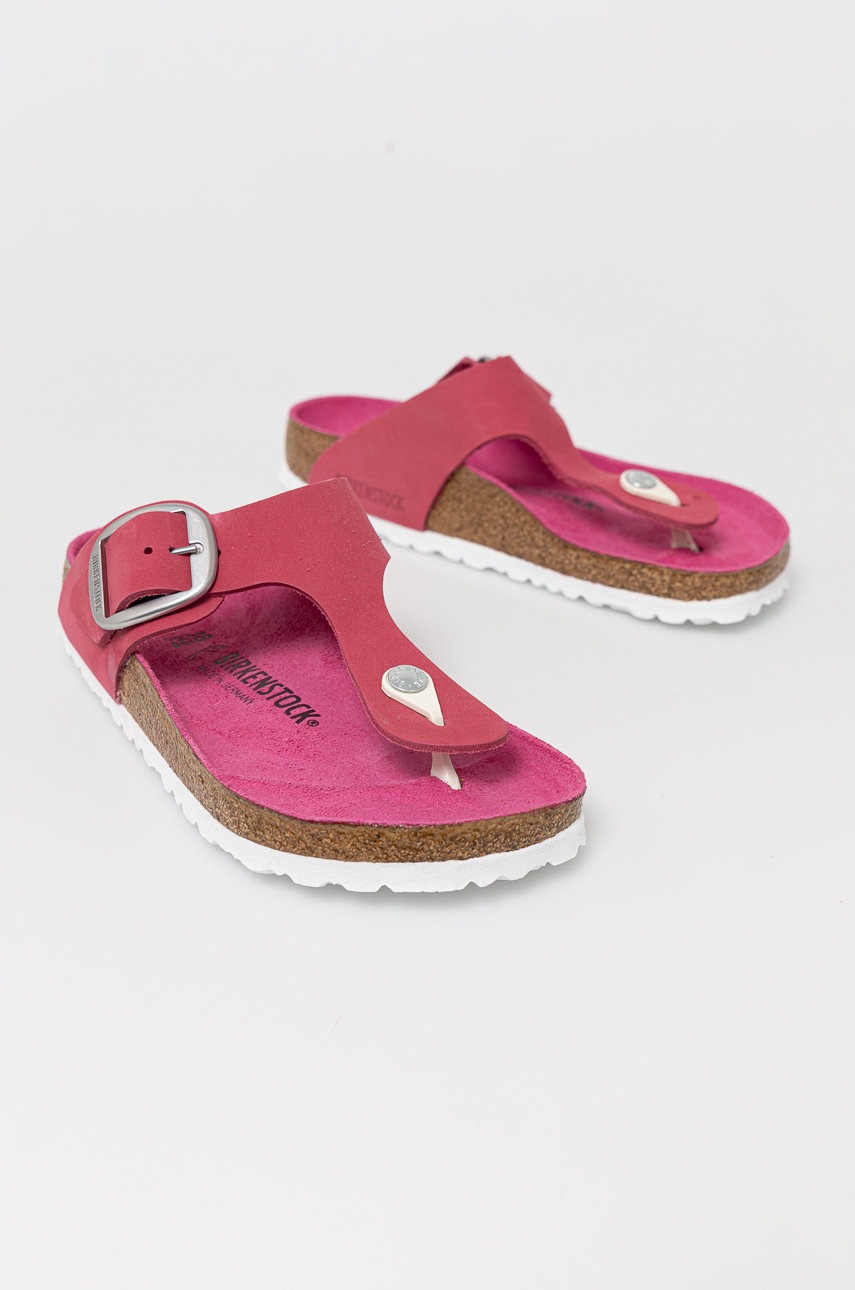 

Замшевые вьетнамки Birkenstock женские цвет розовый на плоском ходу