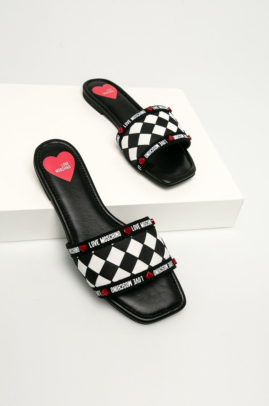 

Шльопанці Love Moschino жіночі колір білий