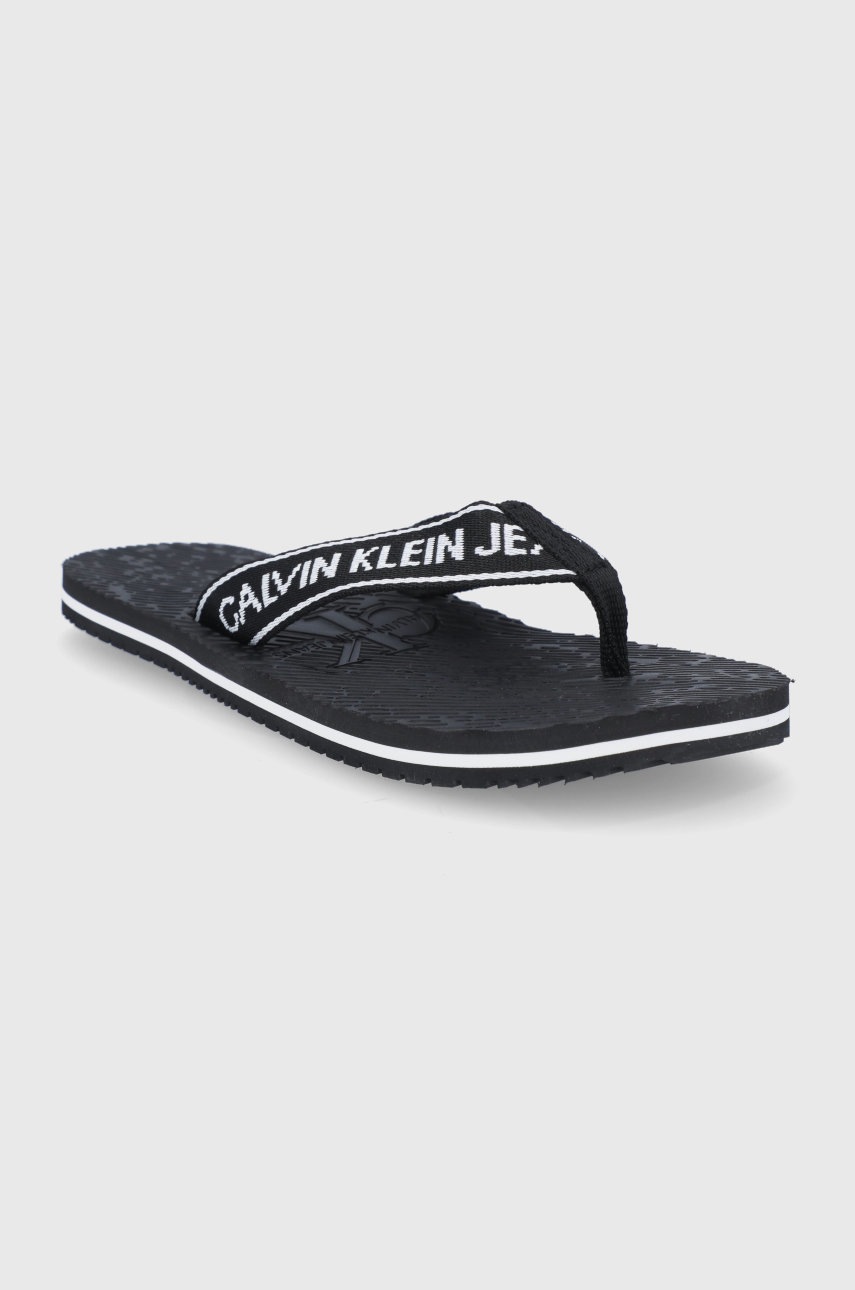 

Вьетнамки Calvin Klein Jeans женские цвет чёрный на плоском ходу