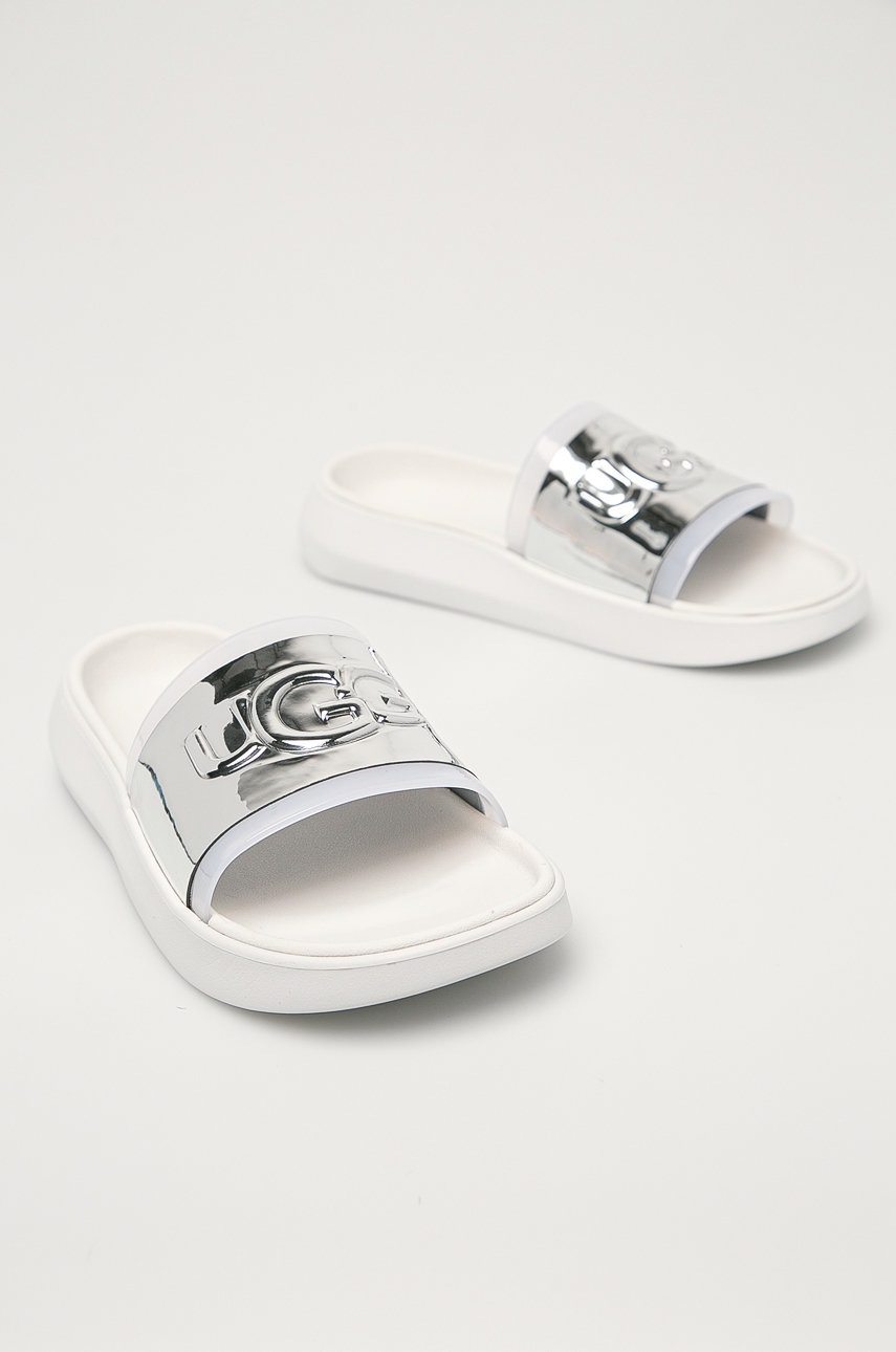 

Шлепанцы UGG женские цвет белый