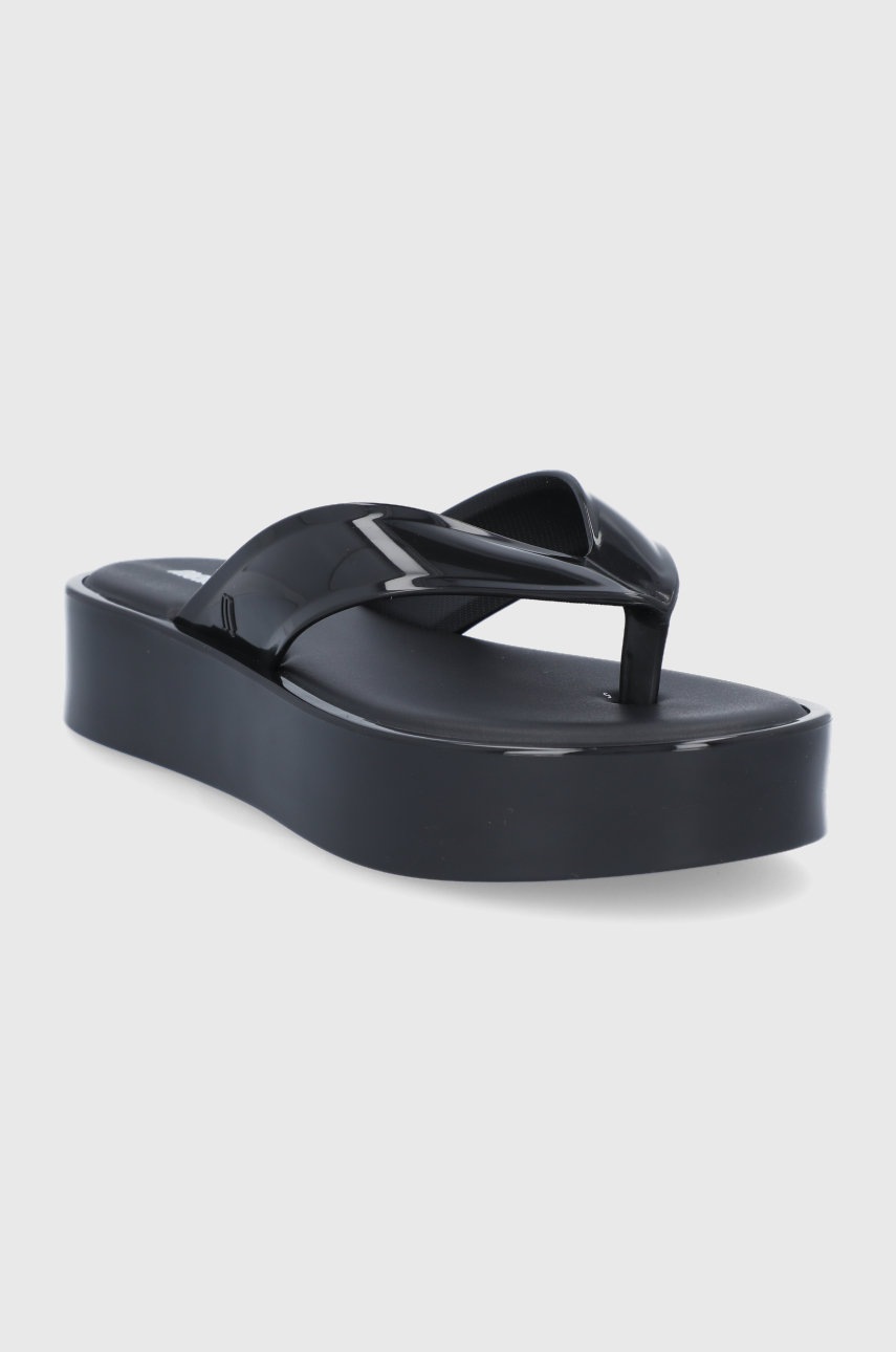 

В'єтнамки Melissa жіночі колір чорний на платформі