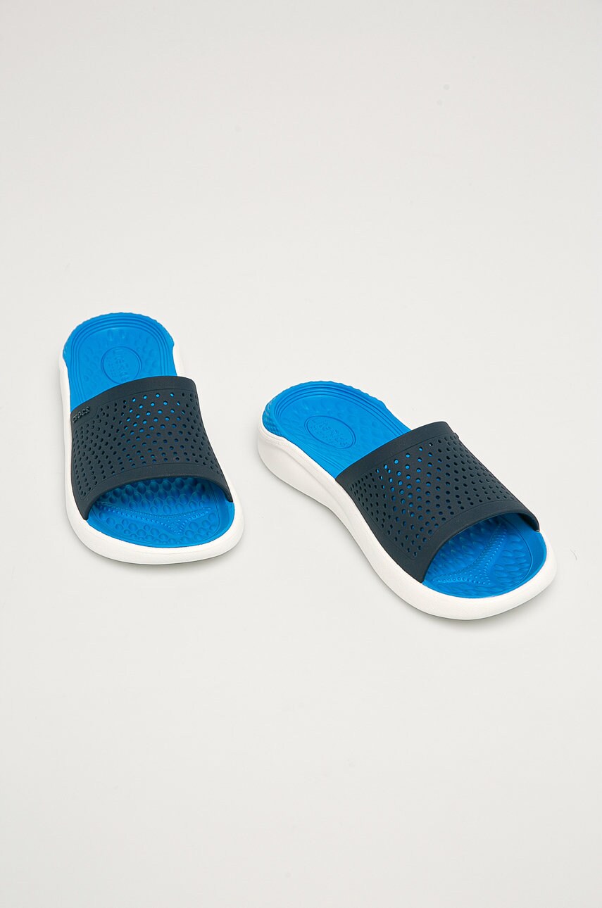 

Шльопанці Crocs колір синій