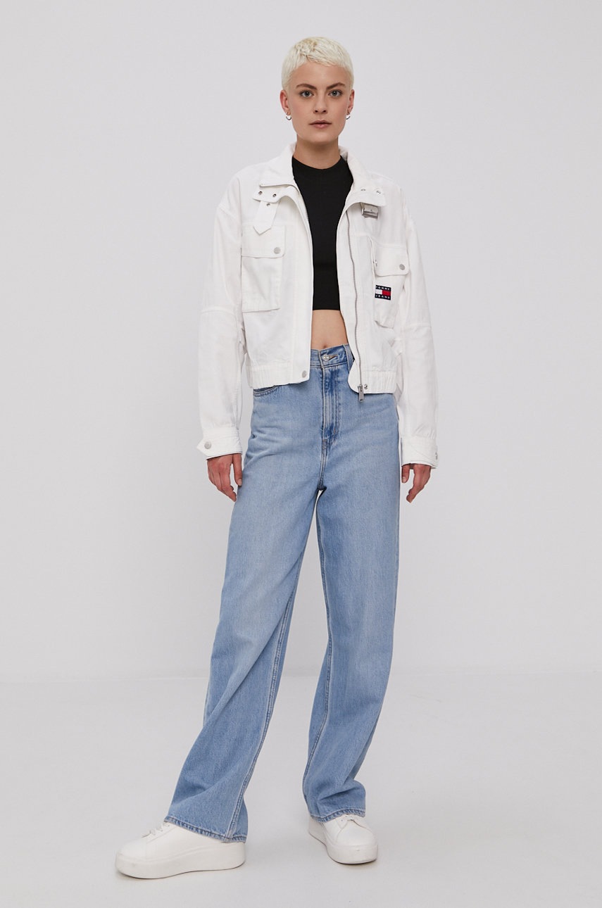 

Джинсовая куртка Tommy Jeans женская цвет белый переходная oversize