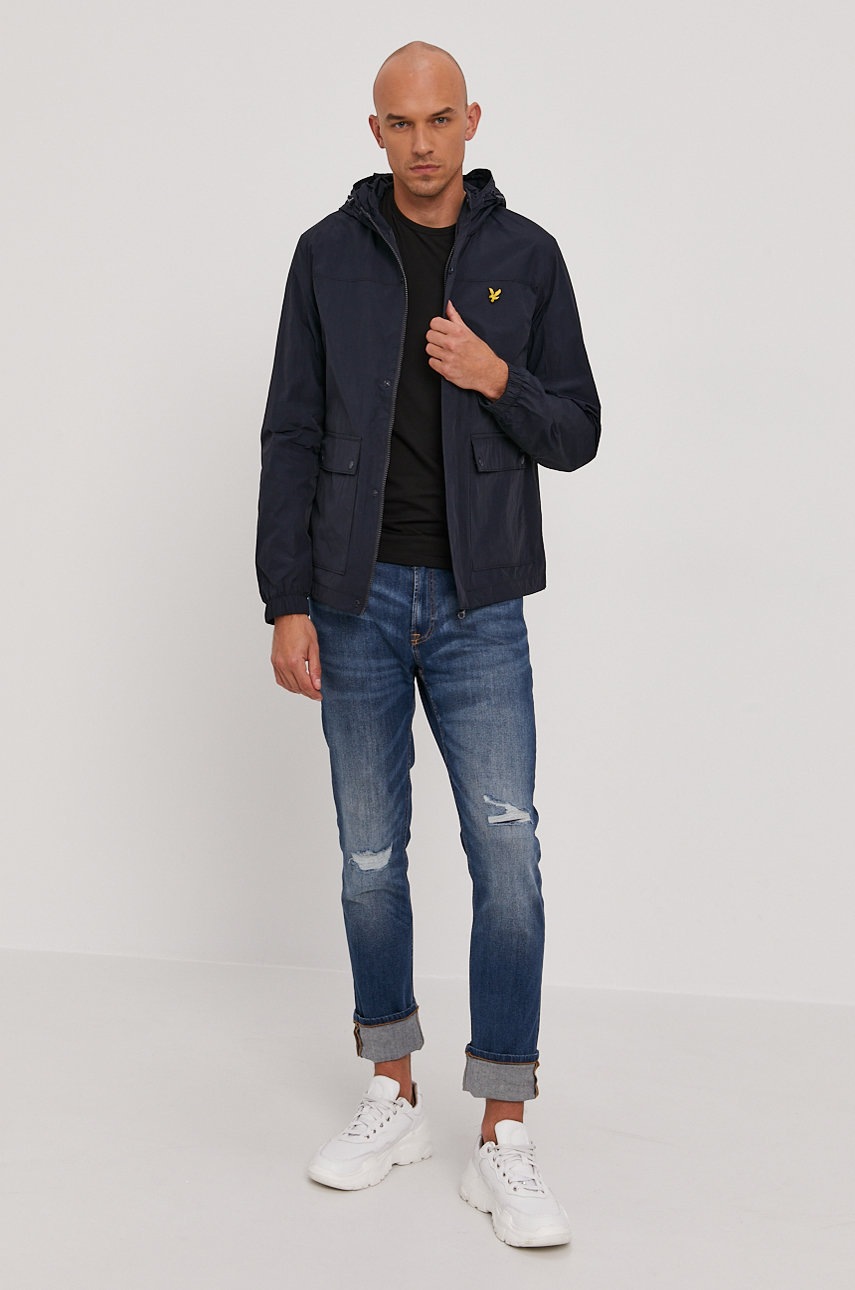 

Куртка Lyle & Scott чоловіча колір синій перехідна