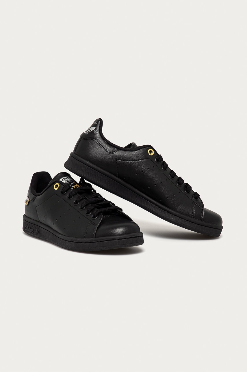 

Ботинки adidas Originals цвет чёрный на плоском ходу